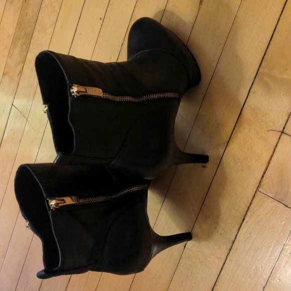 Vince Camuto size 8.5 leather heeled zipper booties - Picture 5 of 15